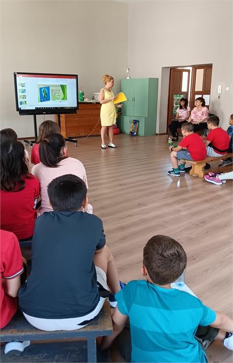 РИОСВ-Пазарджик и героят Супер Еко бяха гости на четвъртокласниците в       НУ„Васил Левски“ в Пазарджик